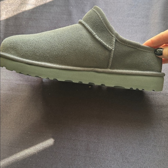 UGG Charcoal Suede Slippers men’s size 11 new w tags - Picture 6 of 6